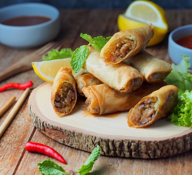 spring rolls with sauce